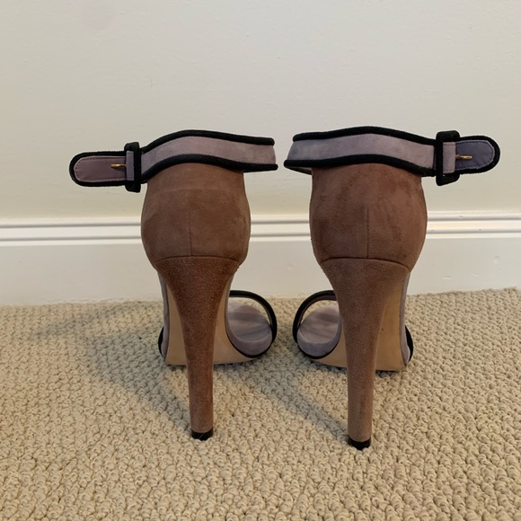 Gucci lavender and mauve sandals - Picture 2 of 4